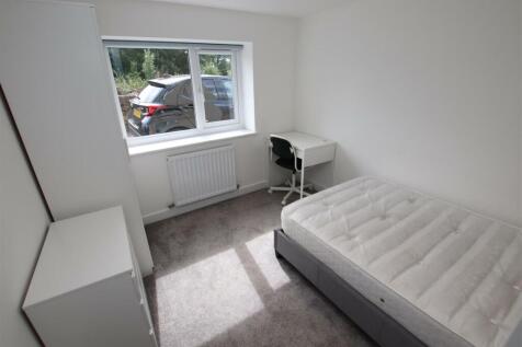 bedroom 5.JPG
