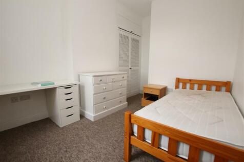bedroom 3.JPG