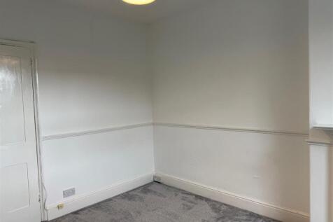 Bedroom 1 1.jpg