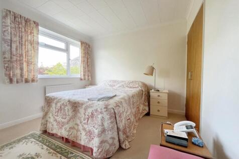 Bedroom 1.jpg