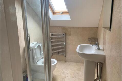 Ensuite to bedroom 5