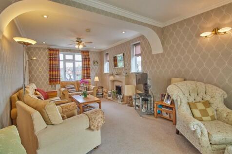 REAR LOUNGE
