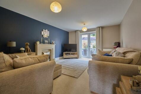 Lounge to rear