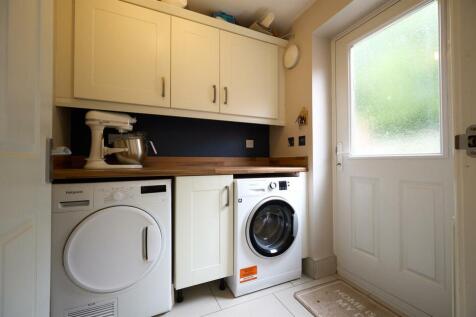 Utility room to rear