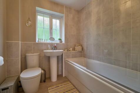 Family bathroom to rear