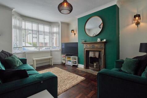 FRONT LOUNGE