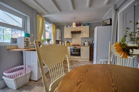 FITTED DINING KITCHEN