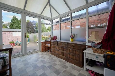 UPVC SUDG CONSERVATORY TO REAR
