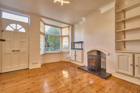 LOUNGE TO FRONT