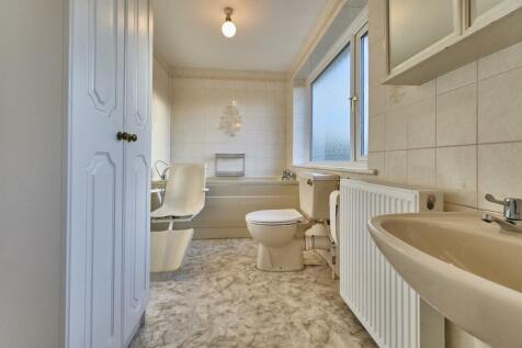 Rear Family Bathroom