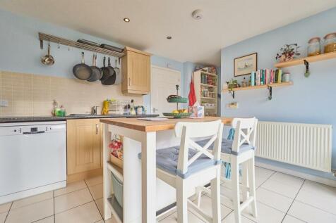 FITTED DINING KITCHEN TO REAR