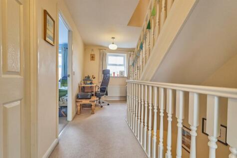 FIRST FLOOR LANDING
