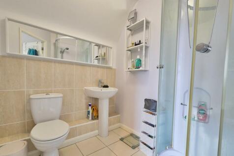 EN SUITE SHOWER ROOM