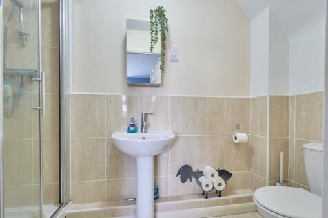 EN SUITE SHOWER ROOM