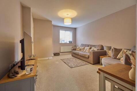 LOUNGE TO FRONT