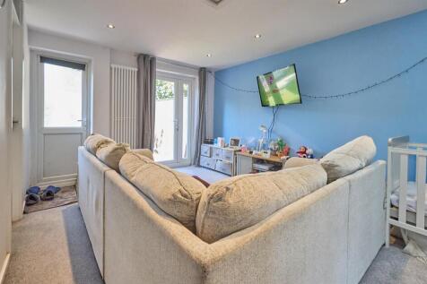LOUNGE DINING ROOM