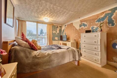 FRONT BEDROOM ONE