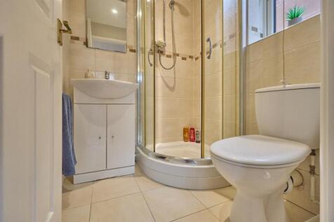 EN SUITE SHOWER ROOM