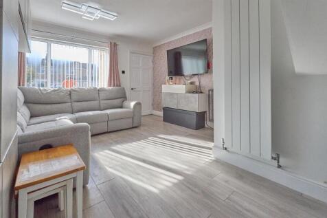 FRONT LOUNGE
