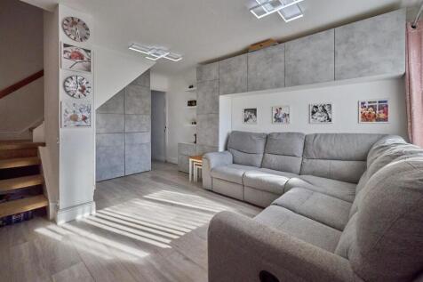 FRONT LOUNGE