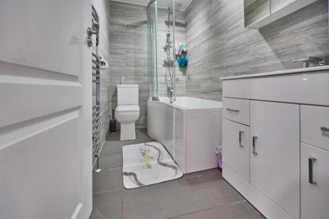 REFITTED BATHROOM TO SIDE