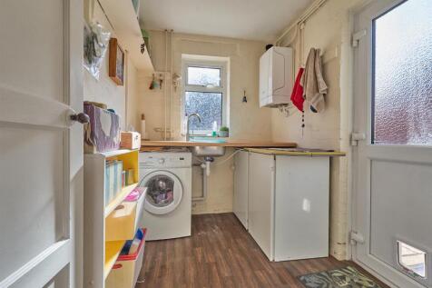 UTILITY ROOM TO REAR