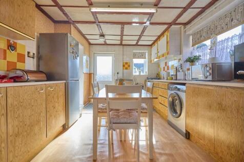 DINING KITCHEN TO REAR