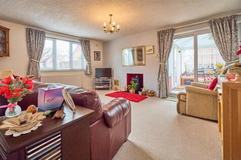 FRONT LOUNGE