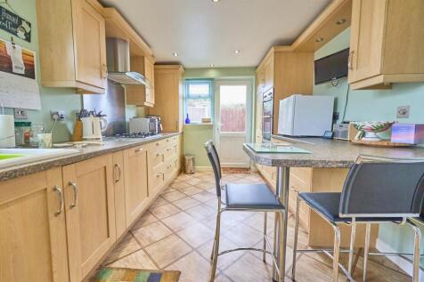 REFITTED BREAKFAST KITCHEN TO REAR
