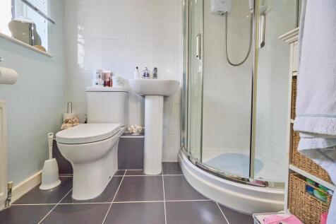 REFITTED EN SUITE SHOWER ROOM