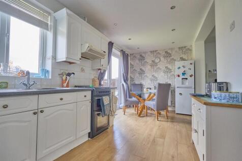 KITCHEN DINER TO REAR