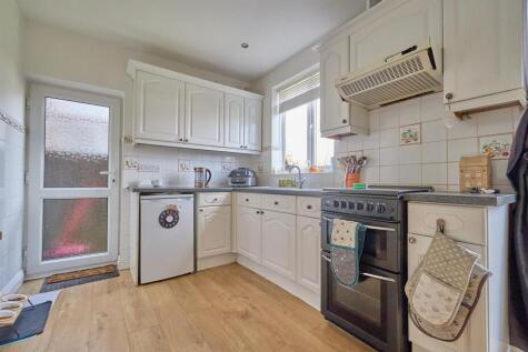 KITCHEN DINER TO REAR