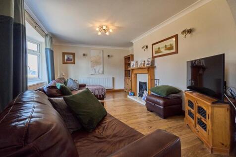 FRONT LOUNGE