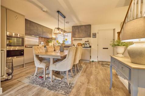 FITTED DINING KITCHEN AREA TO FRONT