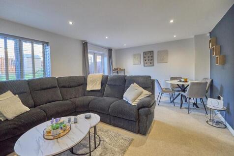 LOUNGE DINING ROOM TO REAR