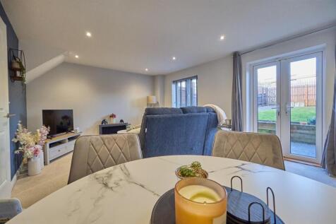LOUNGE DINING ROOM TO REAR