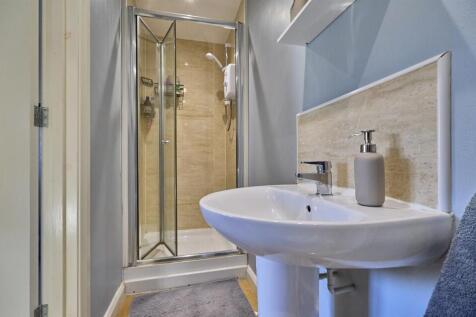 EN SUITE SHOWER ROOM