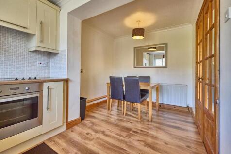 FITTED DINING KITCHEN TO REAR
