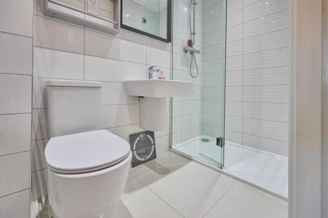 EN SUITE SHOWER ROOM