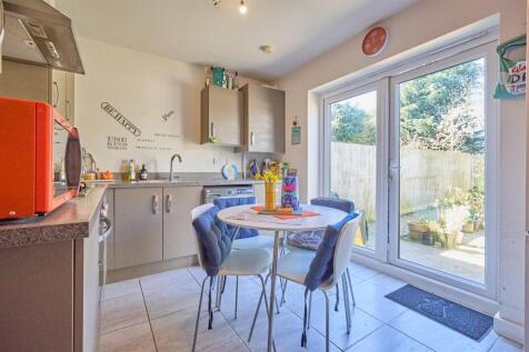 FITTED DINING KITCHEN TO REAR