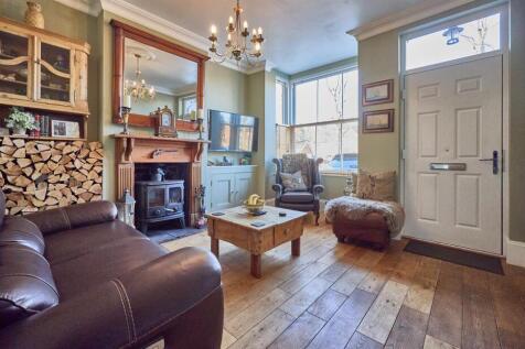 FRONT LOUNGE