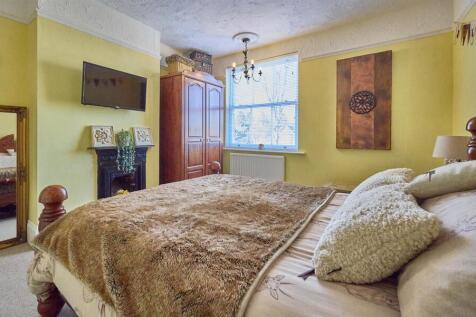 FRONT BEDROOM ONE