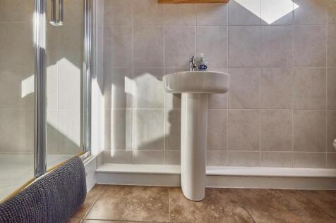 REFITTED EN SUITE SHOWER