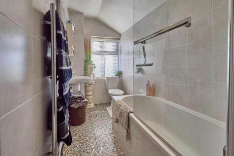 REAR REFITTED BATHROOM