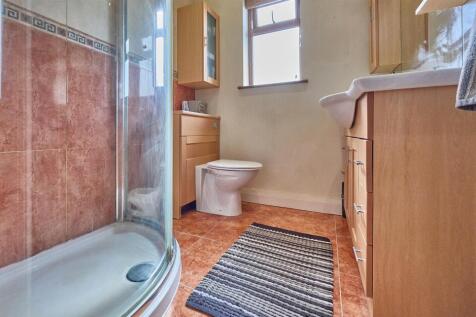 Front Shower Room