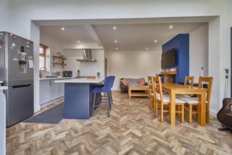 Rear Open Plan Kitchen/Dining