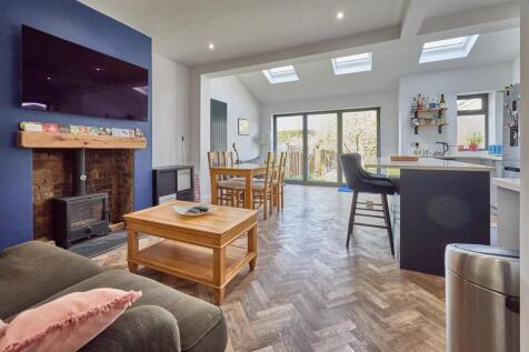 Living/Dining Area