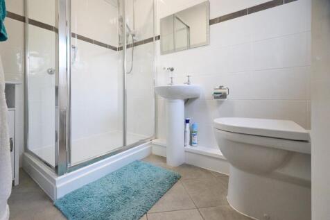 REAR SHOWER ROOM