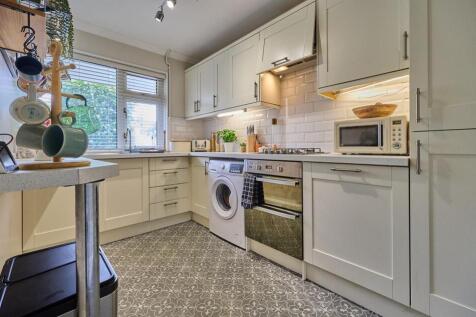 Refitted breakfast kitchen to front