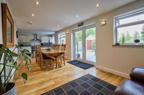 Rear Open Plan Refitted Living/Dining/Kitchen